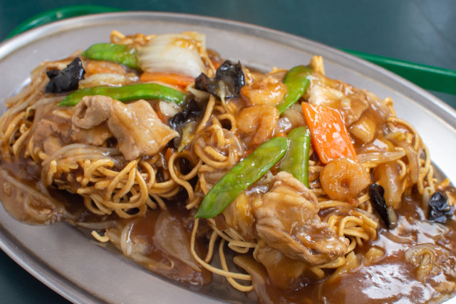 ラッキーピエロ　あんかけ焼きそば　バリバリ麺